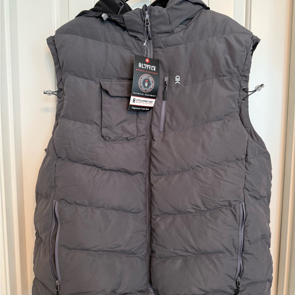 NWT, men’s Gray Hooded Puffer Vest reversible